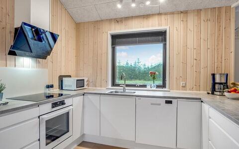 Carla - 1.5Km from the Sea: Legna, Cucina, Interior Design, Controsoffitto, Soffitto, Elettrodomestico Da Cucina, Casa, Pavimentazione, Elettrodomestico, Apparecchio Major