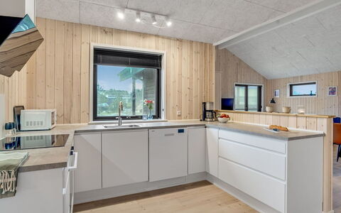 Carla - 1.5Km from the Sea: Legna, Cucina, Controsoffitto, Soffitto, Casa, Elettrodomestico Da Cucina, Camera, Apparecchio Major, Latifoglie, Idraulico Fixture