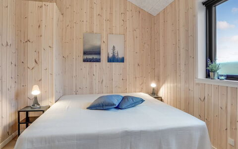 Carla - 1.5Km from the Sea: Legna, Pavimentazione, Camera Da Letto, Interior Design, Pavimento, Soffitto, Letto, Camera, Lenzuolo, Bedding