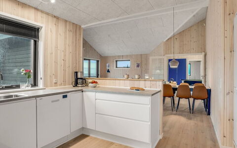 Carla - 1.5Km from the Sea: Legna, Soffitto, Casa, Cucina, Controsoffitto, Camera, Elettrodomestico, Apparecchio Major, Latifoglie, Color Legno