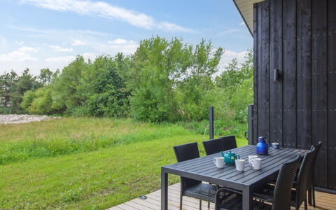 Holke - 600M from the Sea: Zona Residenziale, Tetto, Sobborgo, Driveway, Estate, Camino