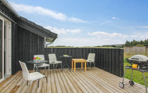 Holke - 600M from the Sea: Zona Residenziale, Tetto, Sobborgo, Driveway, Estate, Camino