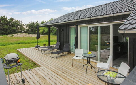 Holke - 600M from the Sea: Zona Residenziale, Tetto, Sobborgo, Driveway, Estate, Camino
