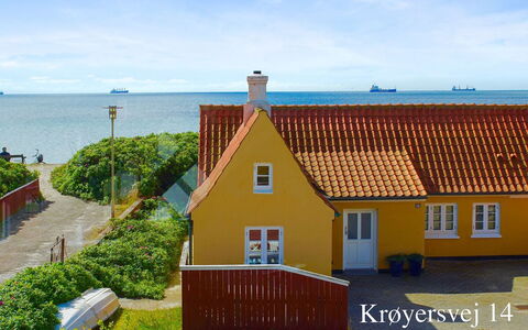 Ingwald - 50M from the Sea: Zona Residenziale, Tetto, Sobborgo, Driveway, Estate, Camino
