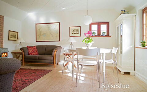 Ingwald - 50M from the Sea: Zona Residenziale, Tetto, Sobborgo, Driveway, Estate, Camino