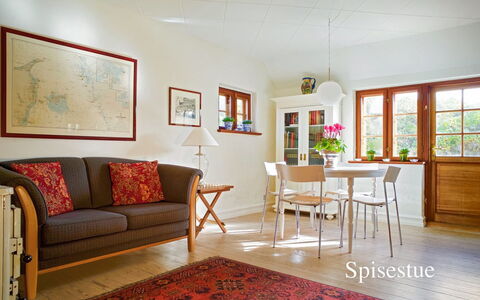 Ingwald - 50M from the Sea: Zona Residenziale, Tetto, Sobborgo, Driveway, Estate, Camino