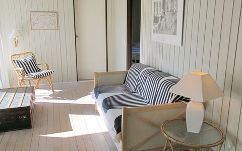 Claudette - 1Km from the Sea: Mobilia, Interior Design, Legna, Pavimentazione, Pavimento, Camera, Casa, Soggiorno, Sedia, Cornice
