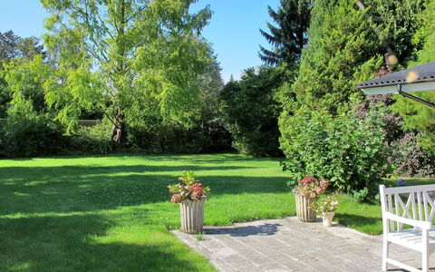 Claudette - 1Km from the Sea: Erba, Giardino, Arbusto, Mobilia, Prato, Lotto, Shade, Mobili Da Esterno