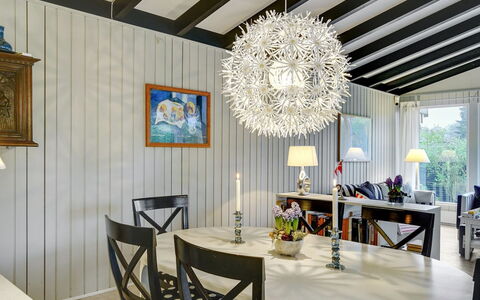 Claudette - 1Km from the Sea: Interior Design, Mobilia, Lampadario, Lampada, Soffitto, Legna, Sala Da Pranzo, Illuminazione, Pavimentazione, Tavolo