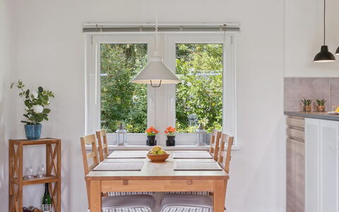 Merit - 800M from the Sea: Mobilia, Interior Design, Pavimentazione, Pavimento, Tavolo, Sedia, Sala Da Pranzo, Legna, Cucina & Sala Da Pranzo Tavolo, Lampada