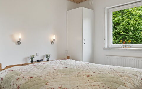 Merit - 800M from the Sea: Letto, Interior Design, Camera Da Letto, Parete, Legna, Soffitto, Mobilia, Lenzuolo, Pavimentazione, Bedding