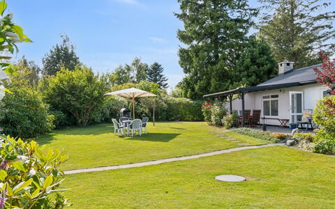 Merit - 800M from the Sea: Erba, Arbusto, Casa, Giardino, Villetta, Lotto, Prato, Casa, Groundcover