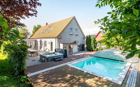 Thorward - 1.5Km from the Sea: Tetto, Casa, Porta, Villetta, Shade, Raccordo, Cortile, Estate, Backyard