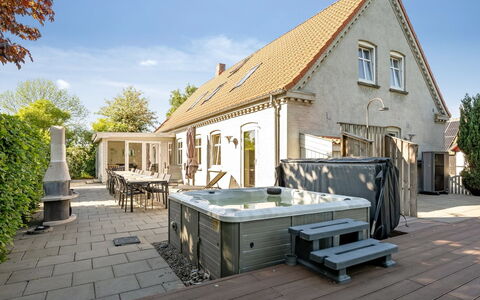 Thorward - 1.5Km from the Sea: Tetto, Casa, Porta, Villetta, Shade, Raccordo, Cortile, Estate, Backyard