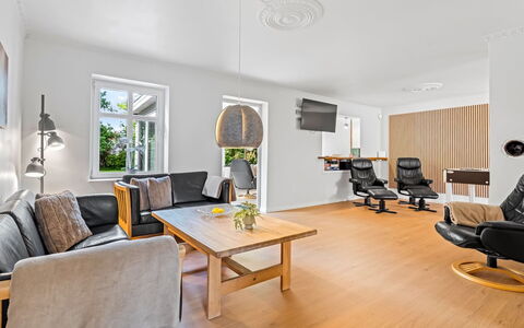 Thorward - 1.5Km from the Sea: Mobilia, Interior Design, Pavimentazione, Pavimento, Divano, Legna, Soffitto, Soggiorno, Camera, Sedia