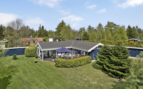 Frithlef - 900M from the Sea: Tetto, Casa, Casa, Villetta, Raccordo, Estate, Driveway, Edifici Giardino, Cortile, Capannone