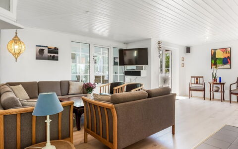 Taralyn - 1.3Km from the Sea: Mobilia, Interior Design, Appartamento, Pavimento, Pavimentazione, Tavolo, Sedia, Soggiorno, Camera, Casa