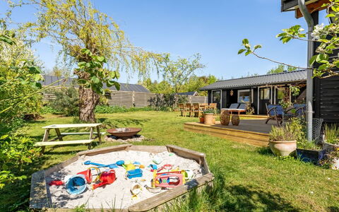 Erke - 370M from the Sea: Giardino, Lotto, Backyard, Shade, Prato, Villetta, Cortile, Landscaping, Edifici Giardino, Eco Hotel