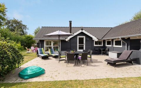 Zelda - 300M from the Sea: Legna, Color Legno, Plank, Latifoglie, Villetta, Deck, Raccordo, Shade, Pavimento In Legno, Edifici Giardino