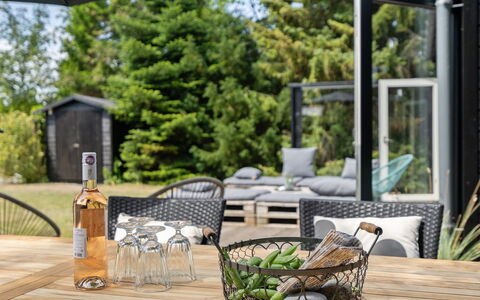 Edin - 400M from the Sea: Villetta, Giardino, Raccordo, Edifici Giardino, Shade, Cortile, Backyard, Prato, Agriturismo, Landscaping