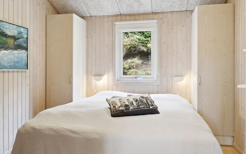 Hallveig - 1.1Km from the Sea: Legna, Pavimento, Pavimentazione, Camera Da Letto, Soffitto, Camera, Casa, Letto, Lenzuolo, Latifoglie