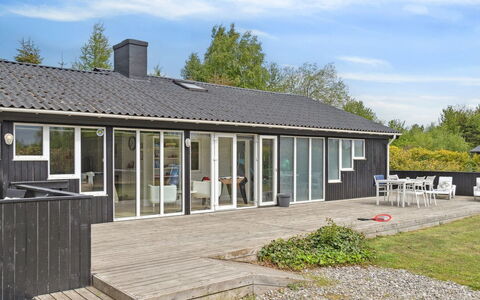 Hallveig - 1.1Km from the Sea: Legna, Casa, Casa, Tetto, Porta, Shade, Villetta, Portico, Estate, Cortile