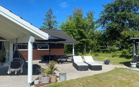 Hegge - 300M from the Sea: Casa, Casa, Porta, Tetto, Villetta, Estate, Giardino, Shade, Raccordo, Cortile