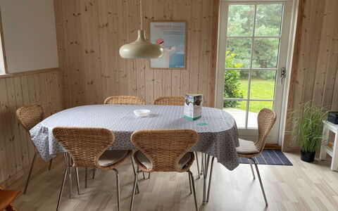 Finwith - 1.5Km from the Sea: Mobilia, Pavimentazione, Legna, Interior Design, Pavimento, Tavolo, Sedia, Cucina & Sala Da Pranzo Tavolo, Sala Da Pranzo, Color Legno