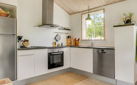 Finwith - 1.5Km from the Sea: Pavimentazione, Interior Design, Legna, Cucina, Controsoffitto, Elettrodomestico Da Cucina, Soffitto, Apparecchio Major, Pavimento, Mobilia