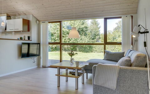 Biaver - 350M from the Sea: Mobilia, Interior Design, Pavimentazione, Pavimento, Legna, Soffitto, Divano, Camera, Lampada, Soggiorno