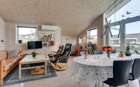 Naia - 200M from the Sea: Legna, Casa, Villetta, Soffitto, Lampada, Soggiorno, Latifoglie, Sedia, Congelamento, Inverno