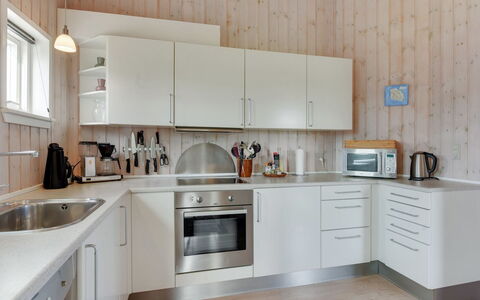 Naia - 200M from the Sea: Cucina, Elettrodomestico Da Cucina, Controsoffitto, Apparecchio Major, Cabinetry, Interior Design, Legna, Pavimentazione, Mobilia, Lavello