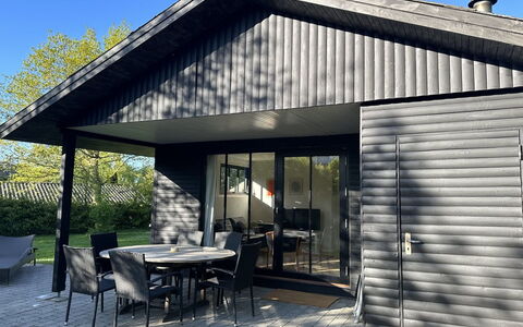Ady - 150M from the Sea: Legna, Raccordo, Casa, Casa, Tetto, Porta, Villetta, Arbusto, Groundcover, Shade