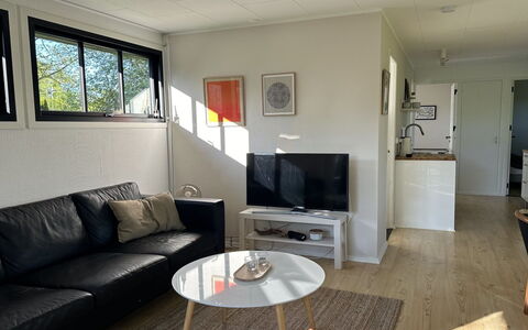 Ady - 150M from the Sea: Pavimentazione, Interior Design, Pavimento, Legna, Soffitto, Mobilia, Camera, Divano, Soggiorno, Appartamento