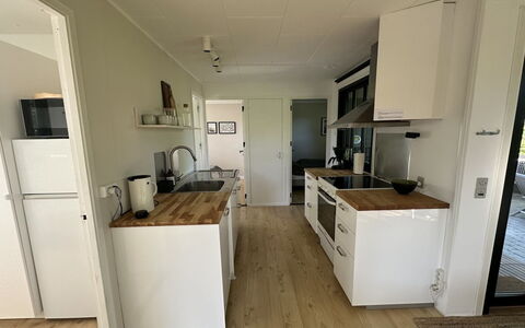 Ady - 150M from the Sea: Pavimentazione, Pavimento, Pavimento In Legno, Cabinetry, Controsoffitto, Appartamento, Cucina, Latifoglie, Color Legno, Lavello