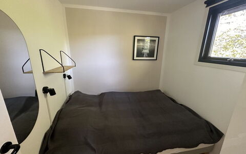 Ady - 150M from the Sea: Camera Da Letto, Legna, Pavimento, Interior Design, Letto, Pavimentazione, Lenzuolo, Camera, Bedding, Illuminazione