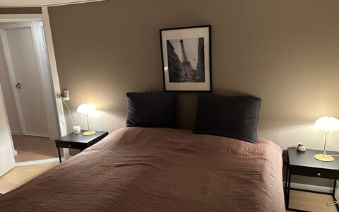 Leefke - 300M from the Sea: Letto, Camera Da Letto, Mobilia, Pavimento, Interior Design, Pavimentazione, Legna, Lenzuolo, Bedding, Tessile