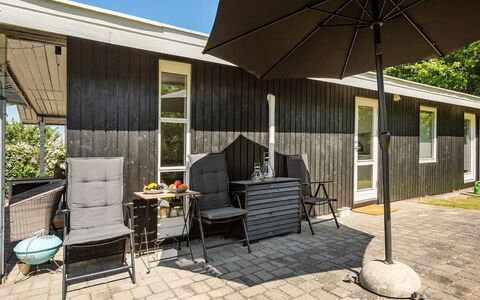Leefke - 300M from the Sea: Legna, Mobilia, Casa, Latifoglie, Mobili Da Esterno, Porta, Portico, Raccordo, Shade, Sedia