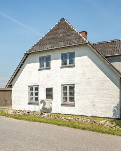 Ilja - 400M from the Sea
