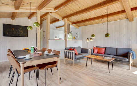 Westman - 200M from the Sea: Arbusto, Urban Design, Groundcover, Brick, Appartamento, Estate, Muratura, Balcone, Landscaping