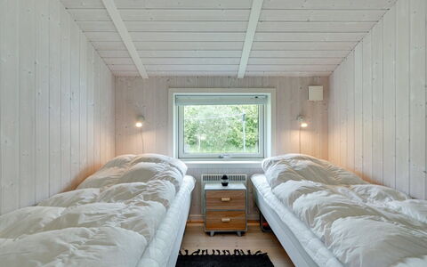 Gustava - 700M from the Sea: Legna, Camera Da Letto, Bedding, Letto, Lenzuolo, Soffitto, Telaio Del Letto, Camera, Latifoglie, Plank