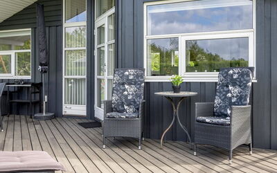 Gustava - 700M from the Sea