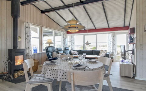 Vika - 600M from the Sea: Tetto, Casa, Lotto, Casa, Villetta, Estate, Edifici Giardino, Shade, Log Cabin, Landscaping