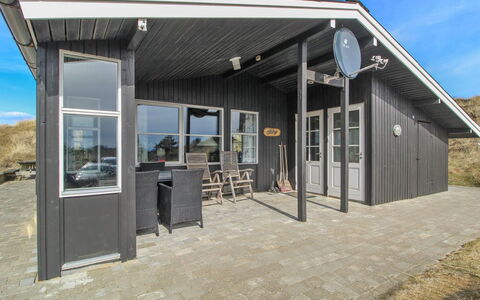 Vika - 600M from the Sea: Tetto, Casa, Lotto, Casa, Villetta, Estate, Edifici Giardino, Shade, Log Cabin, Landscaping