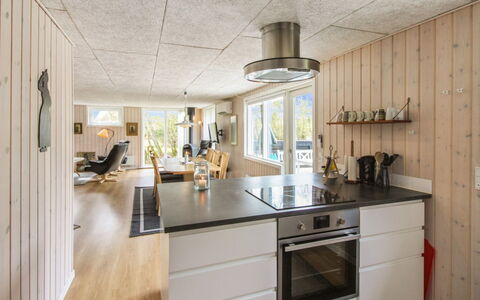 Nielsine - 1.5Km from the Sea: Cucina, Legna, Pavimentazione, Controsoffitto, Soffitto, Elettrodomestico Da Cucina, Apparecchio Major, Pavimento, Interior Design, Elettrodomestico