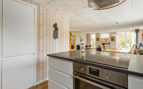 Nielsine - 1.5Km from the Sea: Pavimentazione, Legna, Soffitto, Cucina, Controsoffitto, Interior Design, Pavimento, Elettrodomestico Da Cucina, Mobilia, Lampada