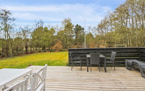 Nielsine - 1.5Km from the Sea: Cielo, Legna, Pavimento In Legno, Latifoglie, Plank, Deck, Boardwalk, Color Legno, Luce Del Sole, Passerella