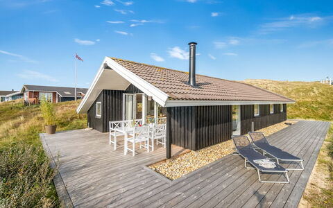 Edvardine - 400M from the Sea: Arbusto, Urban Design, Groundcover, Brick, Appartamento, Estate, Muratura, Balcone, Landscaping