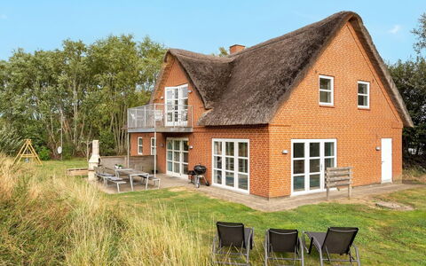 Henrike - 3.3Km from the Sea: 