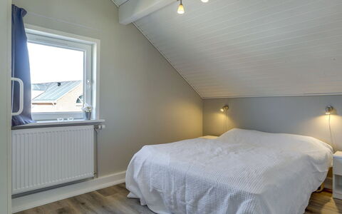 Anouk - 1.7Km from the Sea: Legna, Soffitto, Camera Da Letto, Pavimentazione, Pavimento, Interior Design, Letto, Bedding, Lenzuolo, Casa